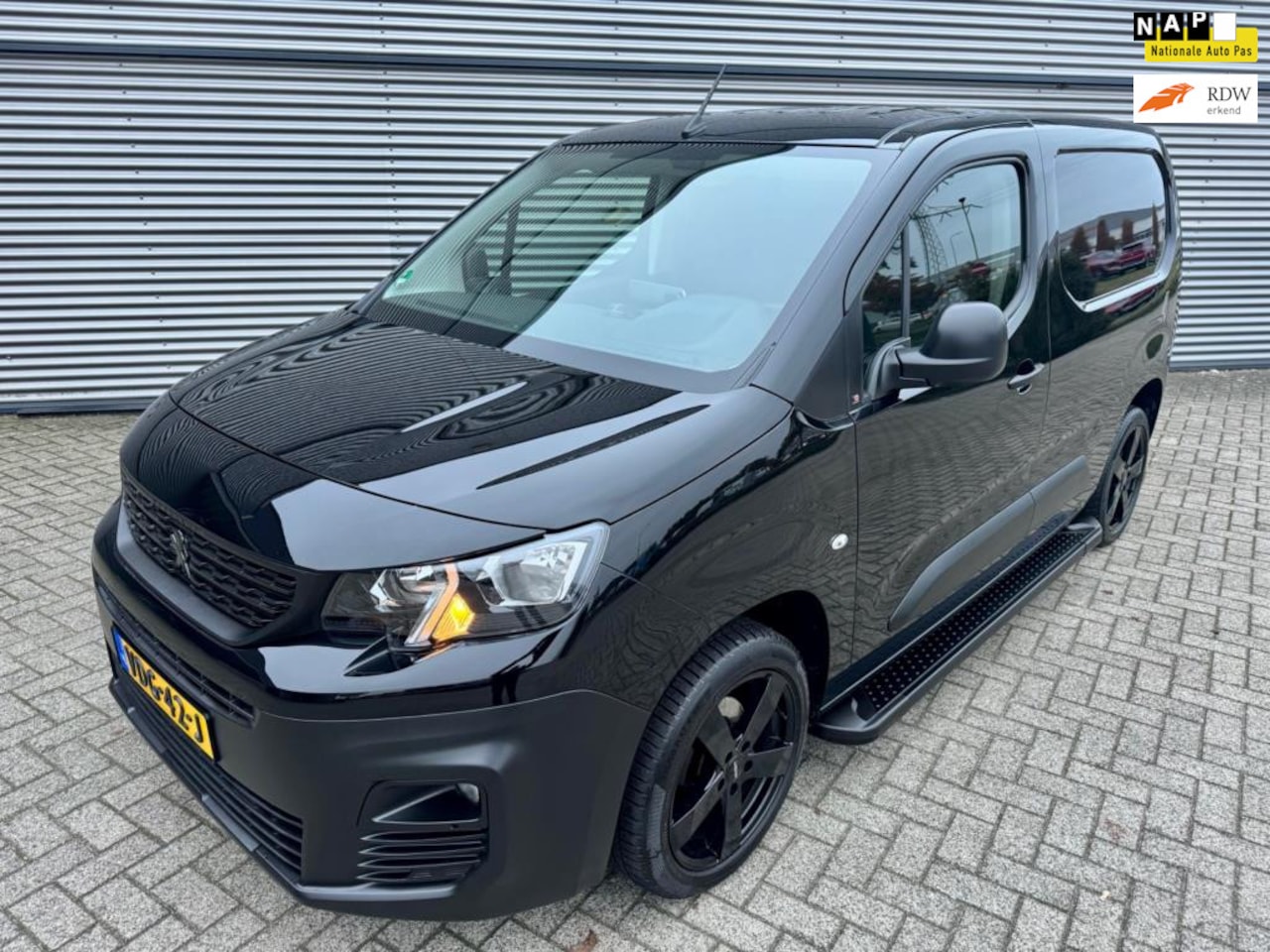 Peugeot Partner - 1.5 BlueHDI Premium BPM VRIJ /// BTW AUTO /// 3-Zits - AutoWereld.nl