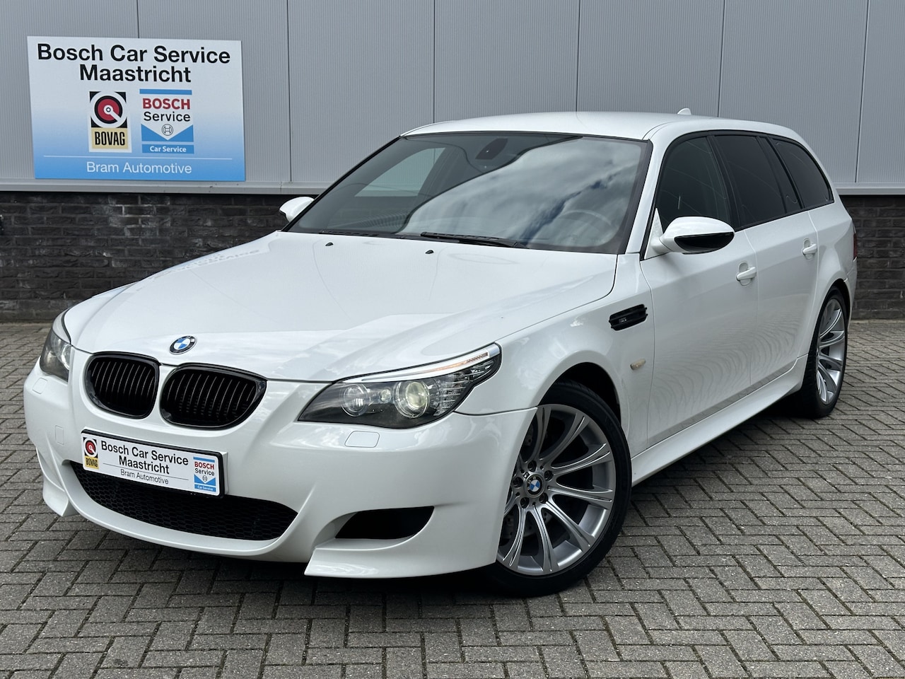 BMW 5-serie Touring - M5 Drivers package- Full service history- One of 803  and only 61 in white- - AutoWereld.nl