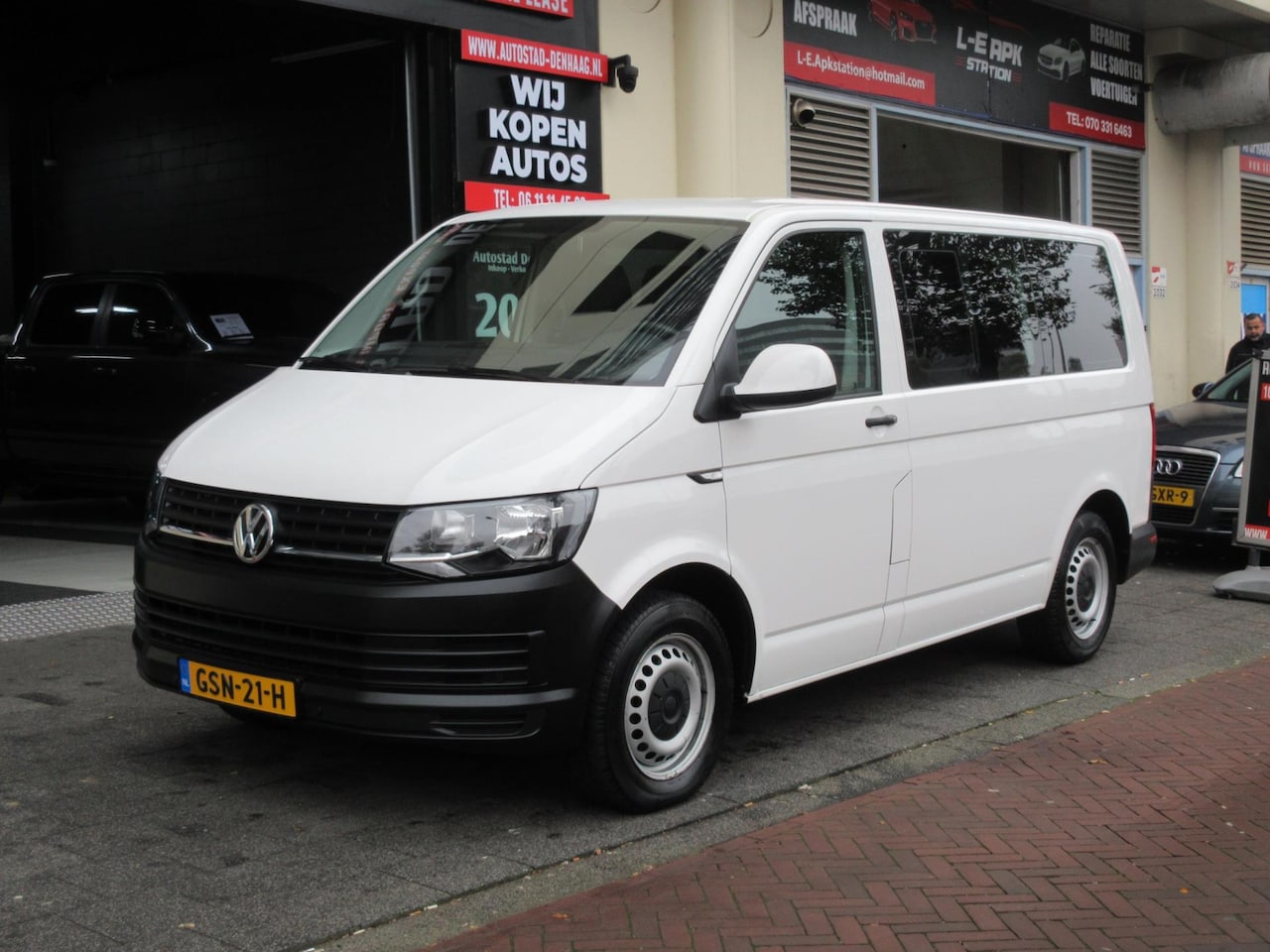 Volkswagen Transporter Kombi - 2.0 TDI Personenbus Airco 9 Persoons - AutoWereld.nl