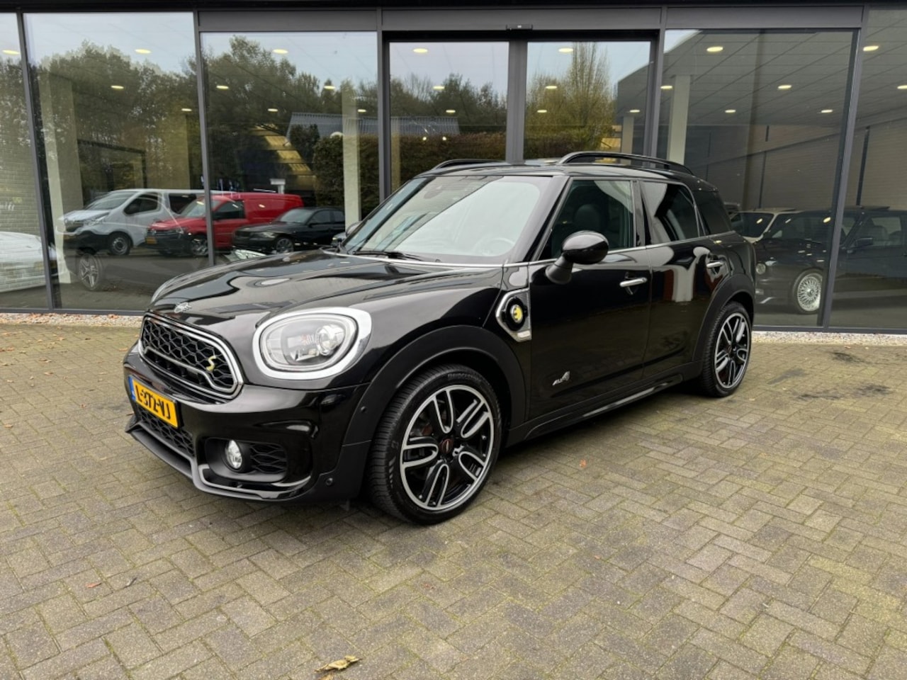 MINI Countryman - 2.0 Cooper SE ALL4 JCW,Pano,LED,Leer,Keyless,Carplay,Stoelverw,C - AutoWereld.nl