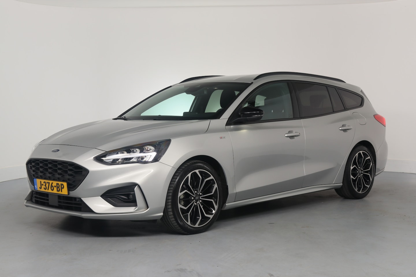 Ford Focus Wagon - 1.0 EcoBoost ST Line Business | Dealer Onderhouden! | Winter Pack | Navi | 18'' Lichtmetal - AutoWereld.nl