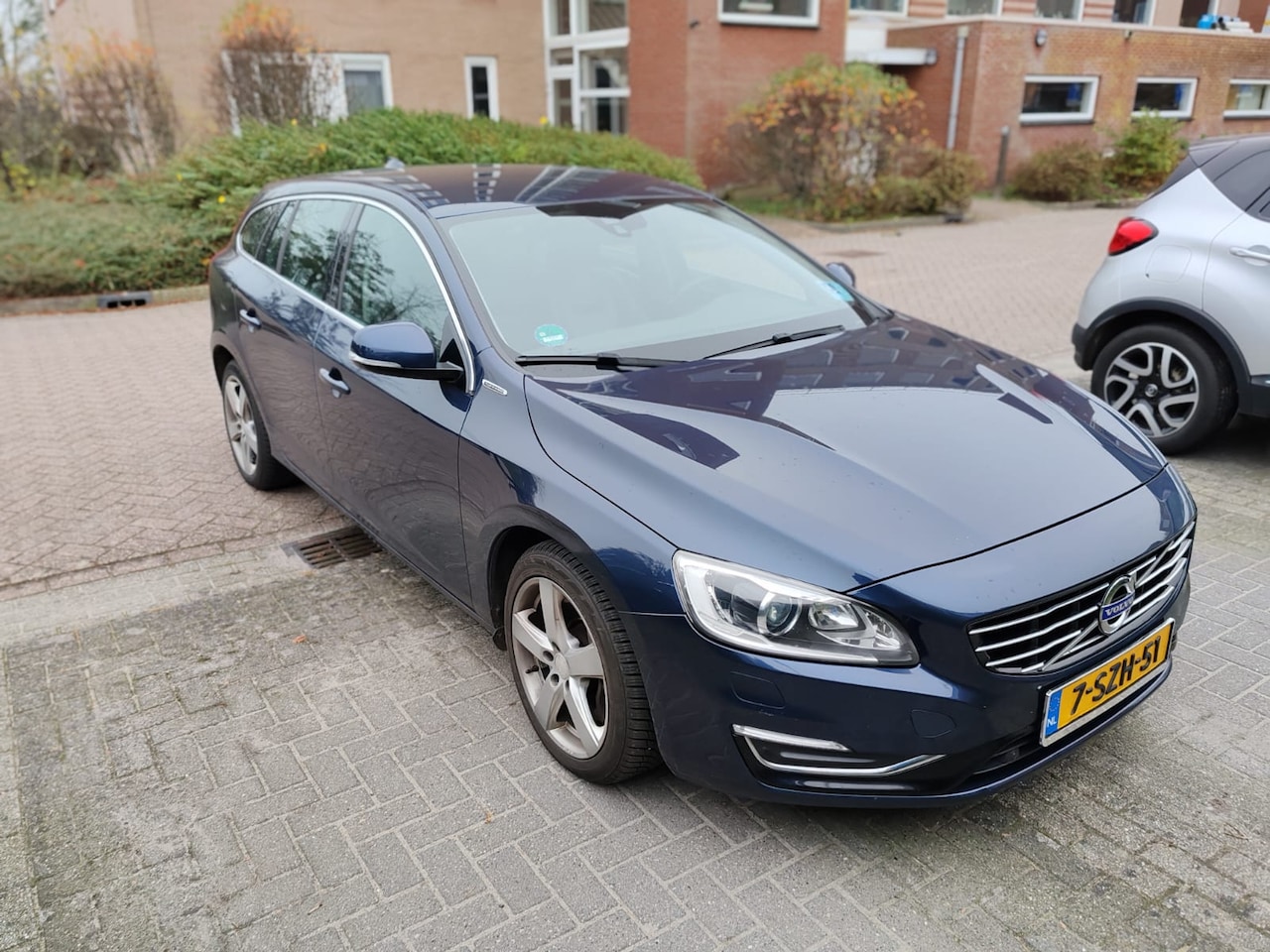 Volvo V60 - 2.4 D6 AWD Plug-In Hybrid Summum - AutoWereld.nl