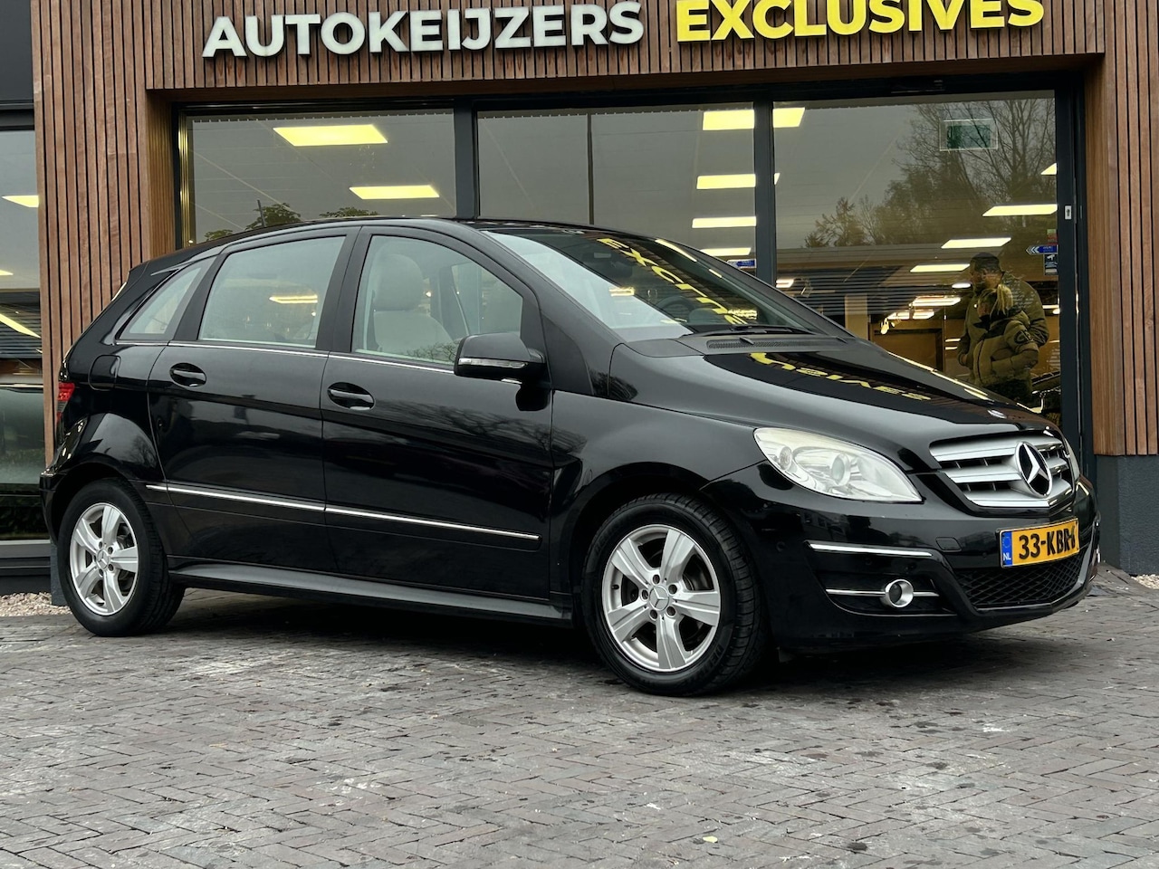 Mercedes-Benz B-klasse - 180 Parkeersensoren voor en achter Pano Mistlampen Navi Airco - AutoWereld.nl