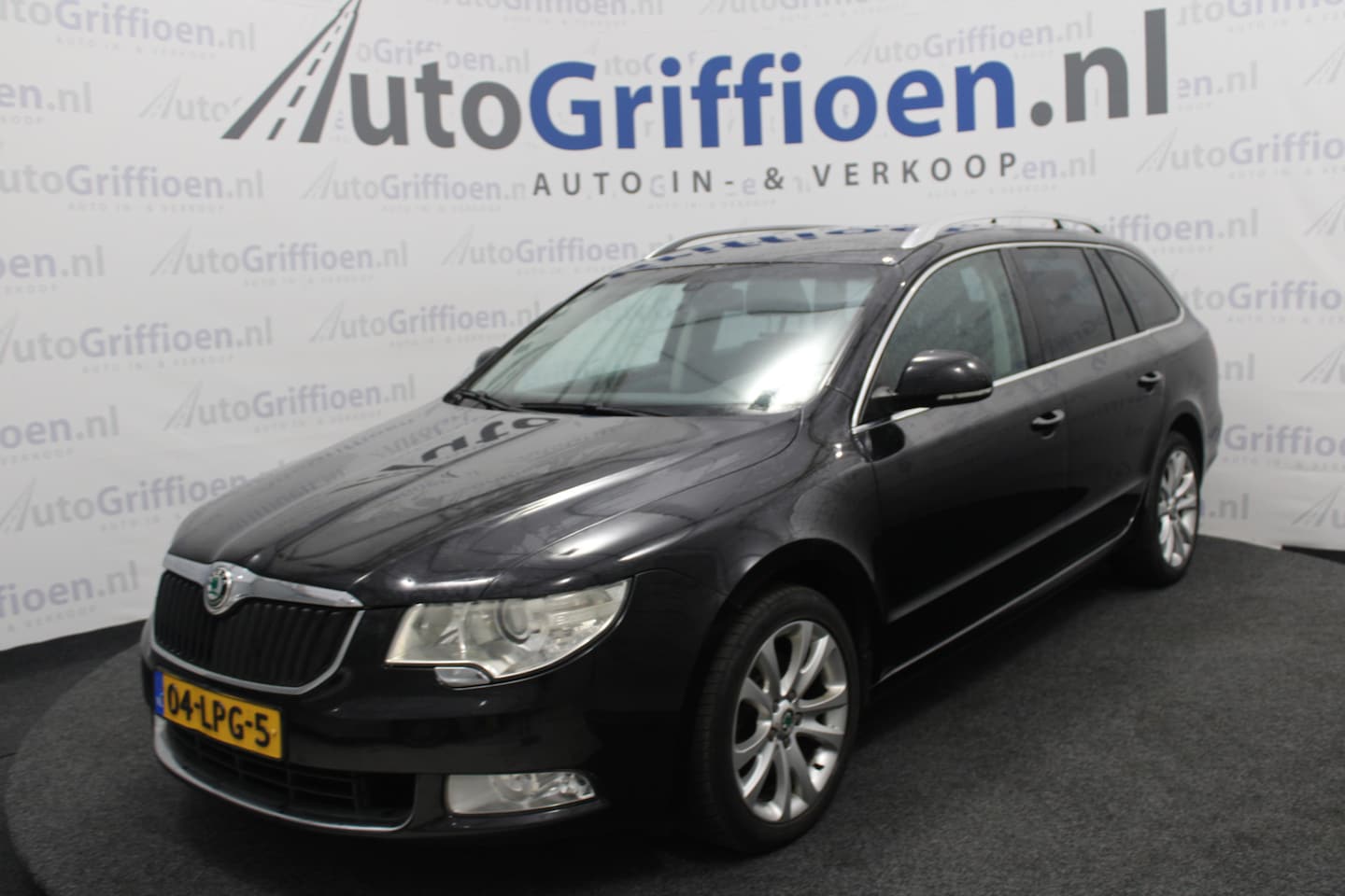 Skoda Superb Combi - 1.8 TSI Ambition Business Line ruime stationcar met trekhaak - AutoWereld.nl