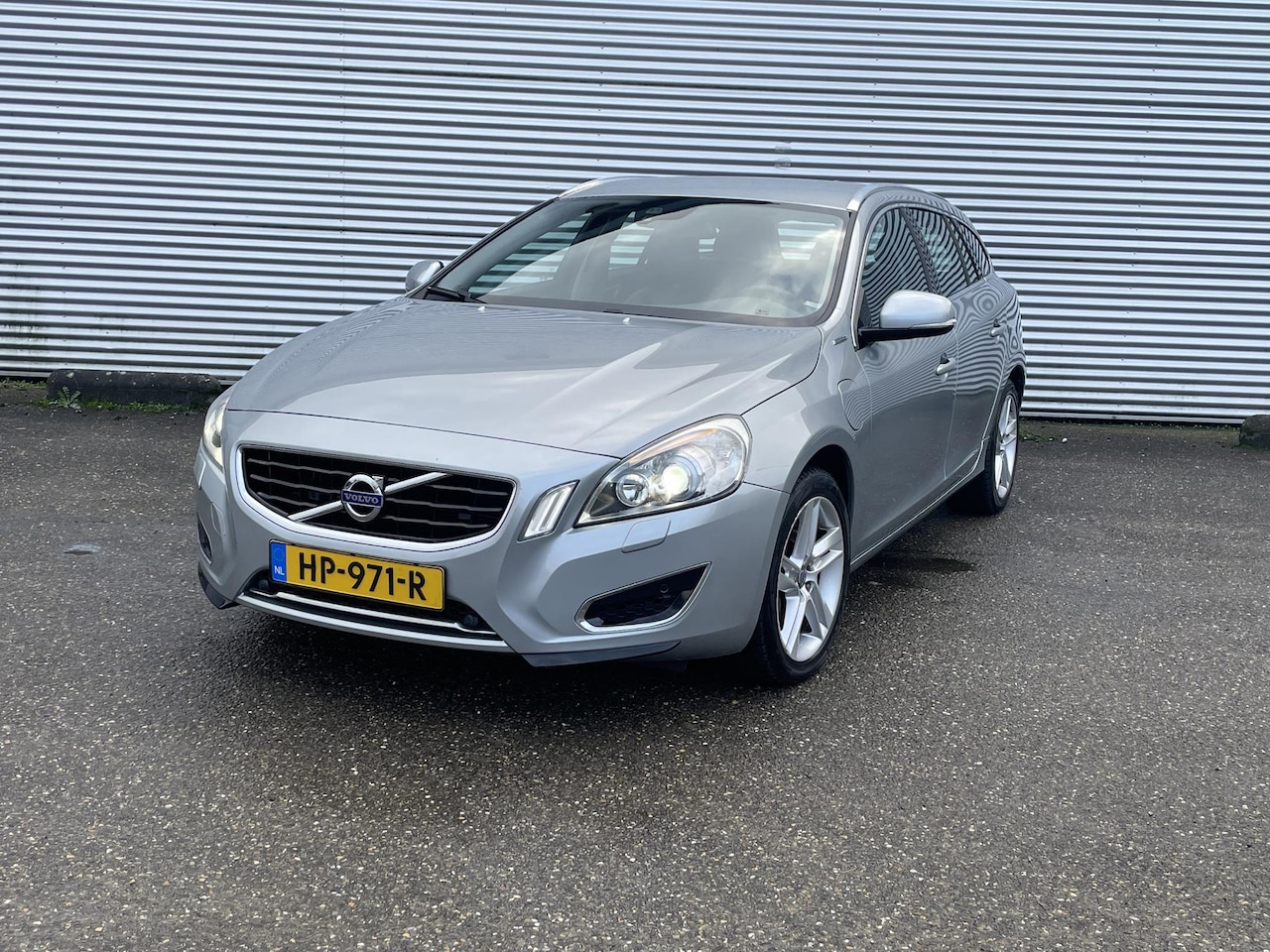 Volvo V60 - 2.4 D6 AWD Plug-In Hybrid Pure Limited 2.4 D6 AWD Plug-In Hybrid Pure Limited - AutoWereld.nl