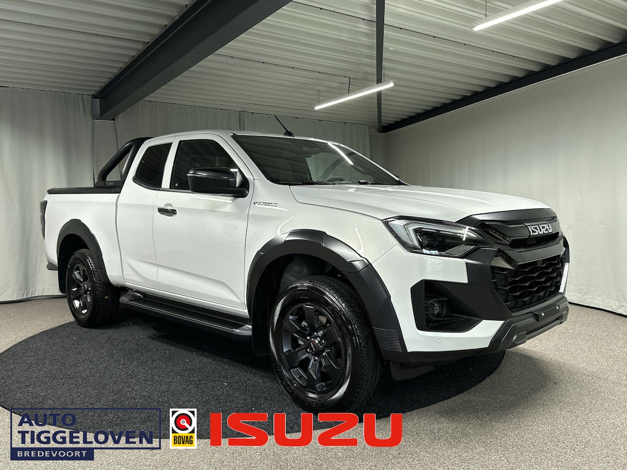 Isuzu D-Max - 1.9 Extended Cab V-Cross Automaat 3500KG Trekgewicht UIT VOORRAAD LEVERBAAR! - AutoWereld.nl