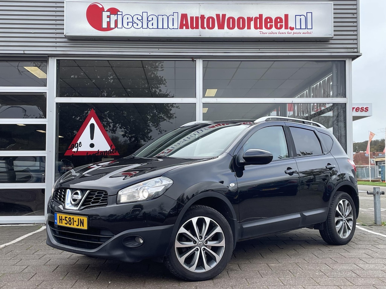 Nissan Qashqai - 2.0 Acenta 4WD Automaat/Leder/Panodak/Cruise/Trekhaak/Keyless/Bose/ - AutoWereld.nl