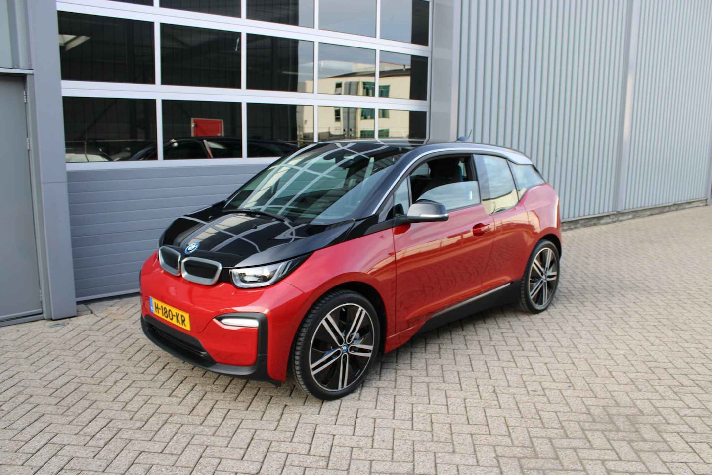 BMW i3 - Executive Edition 120Ah 42 kWh Sport, Full Led Navi Camera Goed dealer Onderhouden auto NAP, Warmte pomp, voorstoel verwa - AutoWereld.nl