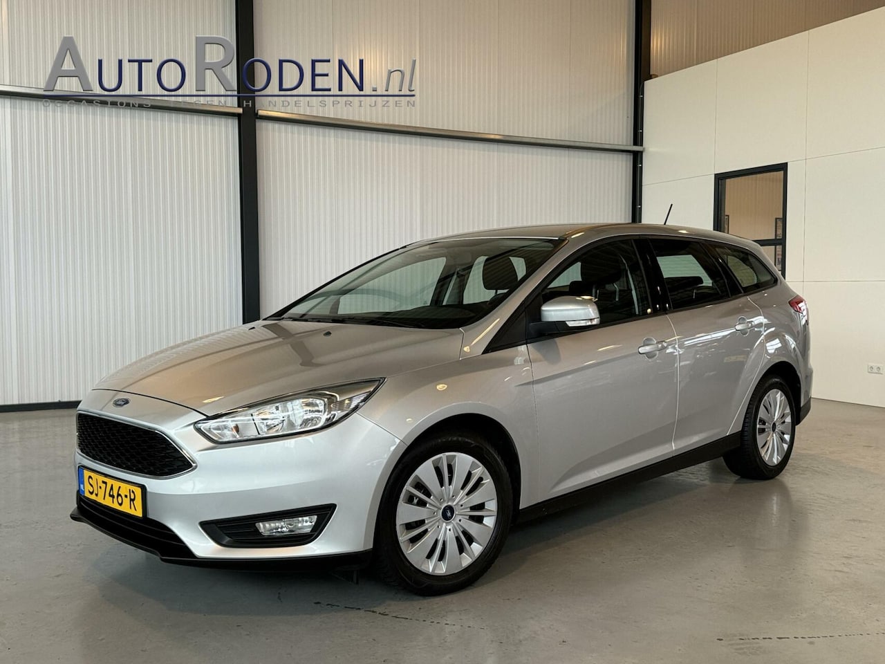 Ford Focus Wagon - 1.0 Ecoboost 74KwTrend AirCo|Cruise|Navi|CarPlay|PDC - AutoWereld.nl