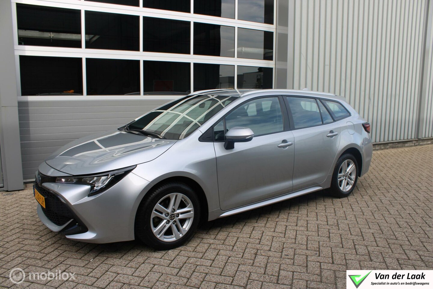 Toyota Corolla Touring Sports - 1.8 Hybrid Active 1e Eigenaar. Apple Carplay/Android Auto. Full Led. - AutoWereld.nl