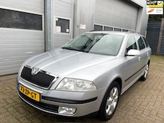 Skoda Octavia Combi - 1.6 Classic-Airco-Cruise-Velgen-Trekhaak