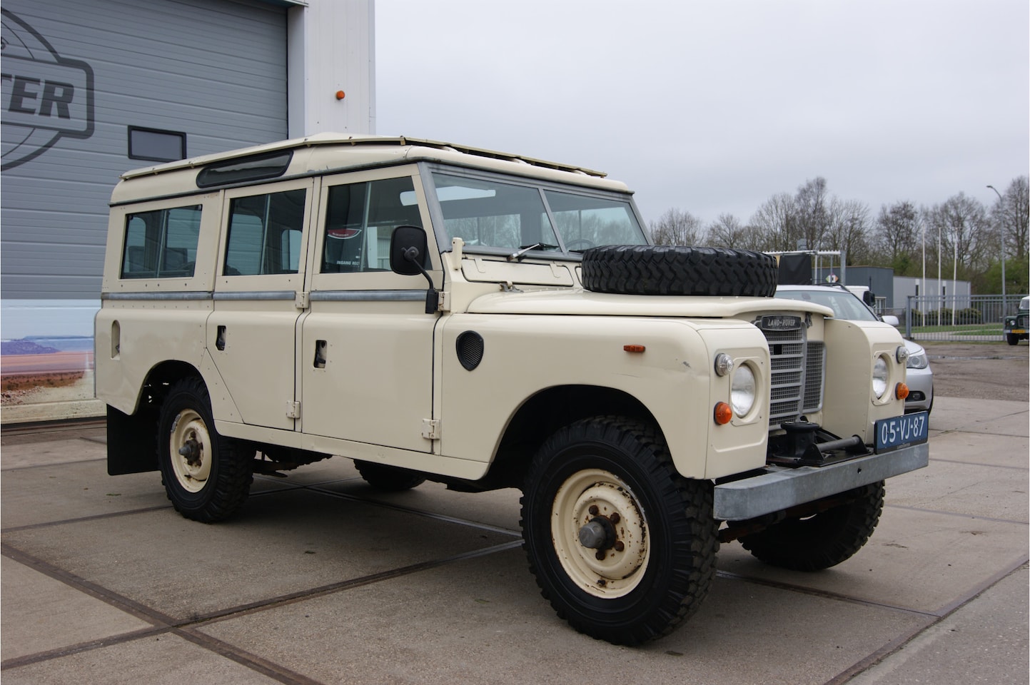 Land Rover 109 - stationwagon in uitmuntende en ongerestaureerde staat - AutoWereld.nl