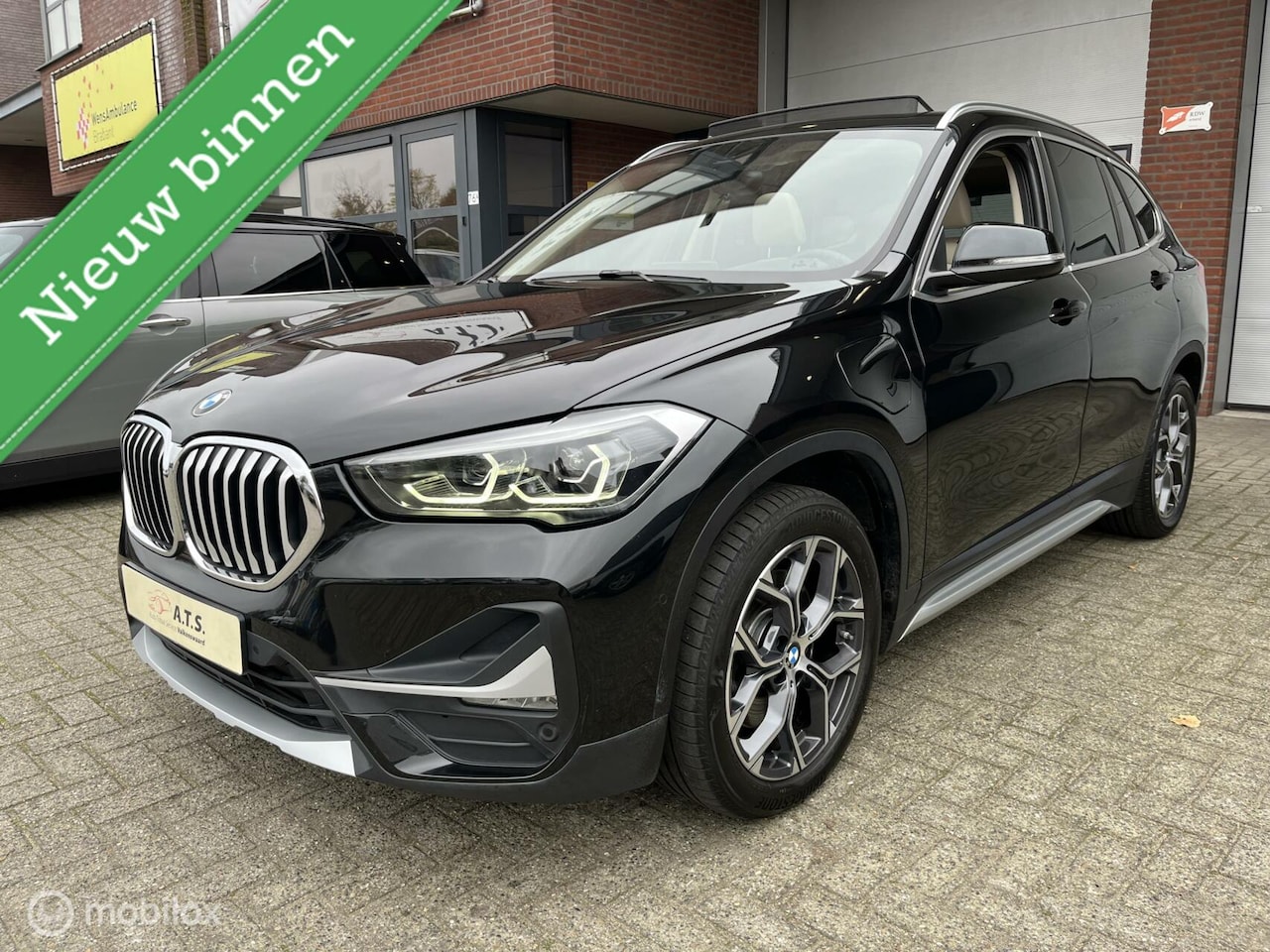 BMW X1 - XDrive25e High Executive PANO-DAK*HUD*CAMERA*LEDER* - AutoWereld.nl