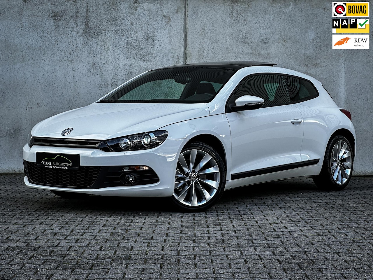 Volkswagen Scirocco - 1.4 TSI Highline | UNIEK! | 14dkm | 1e eig. | Clima | Navi | Panorama | Xenon | H.Leder | - AutoWereld.nl