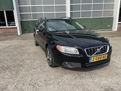 Volvo V70 - 2.5T 200 pk Momentum Automaat/Xenon/Pdc/High.Perf/Trekhaak