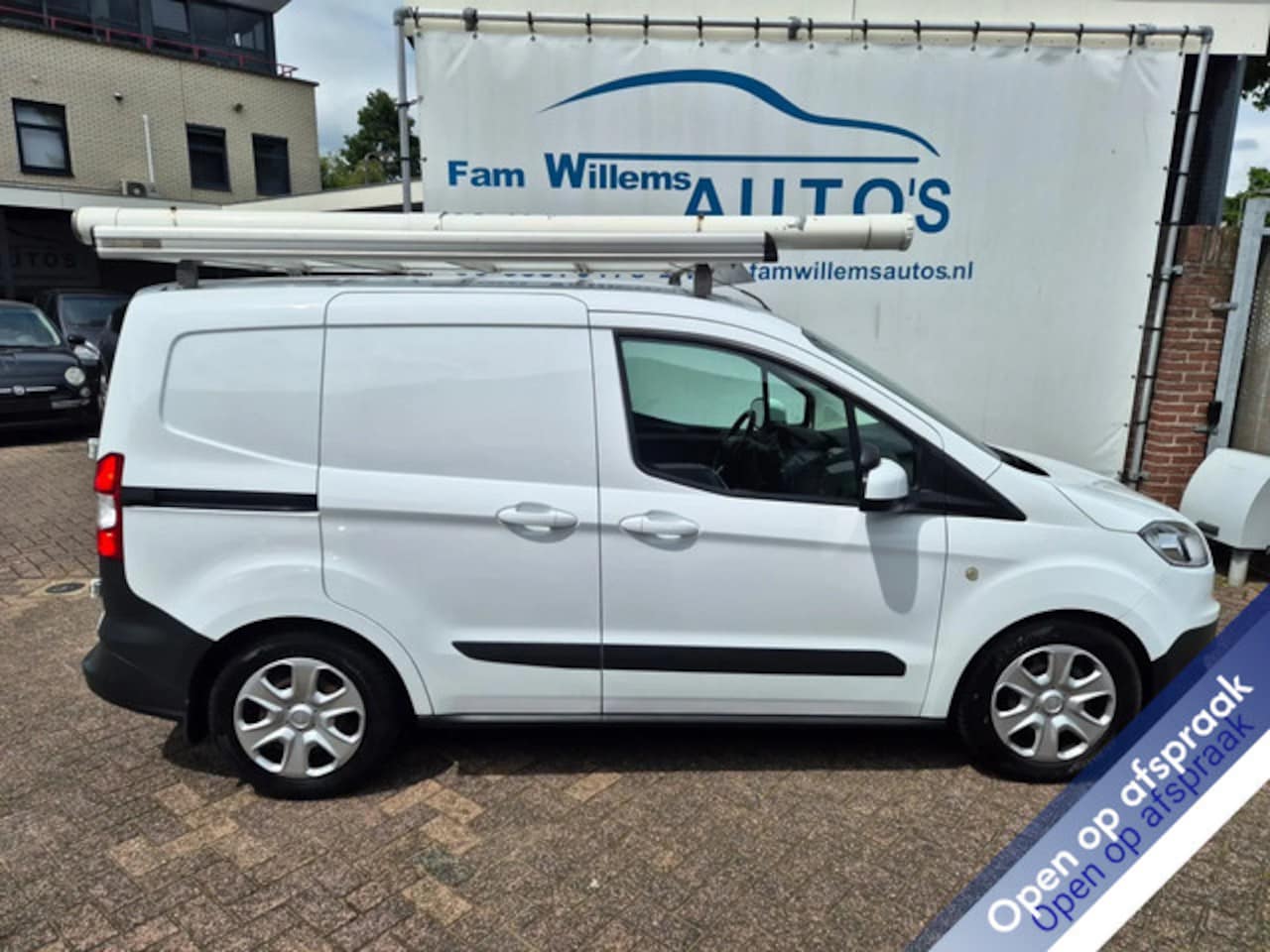 Ford Transit Courier - 1.5 TDCI Trend schuifdeur Airco Trekhaak Euro 6 - AutoWereld.nl