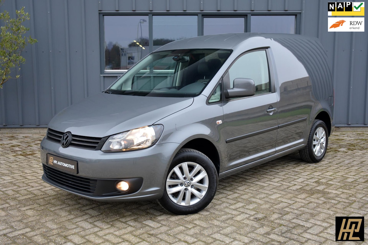 Volkswagen Caddy - 1.6 TDI 102pk DSG / RNS310 / PDC / Bluetooth / Lmv / Cruise / dicht tussenschot / Zeer net - AutoWereld.nl