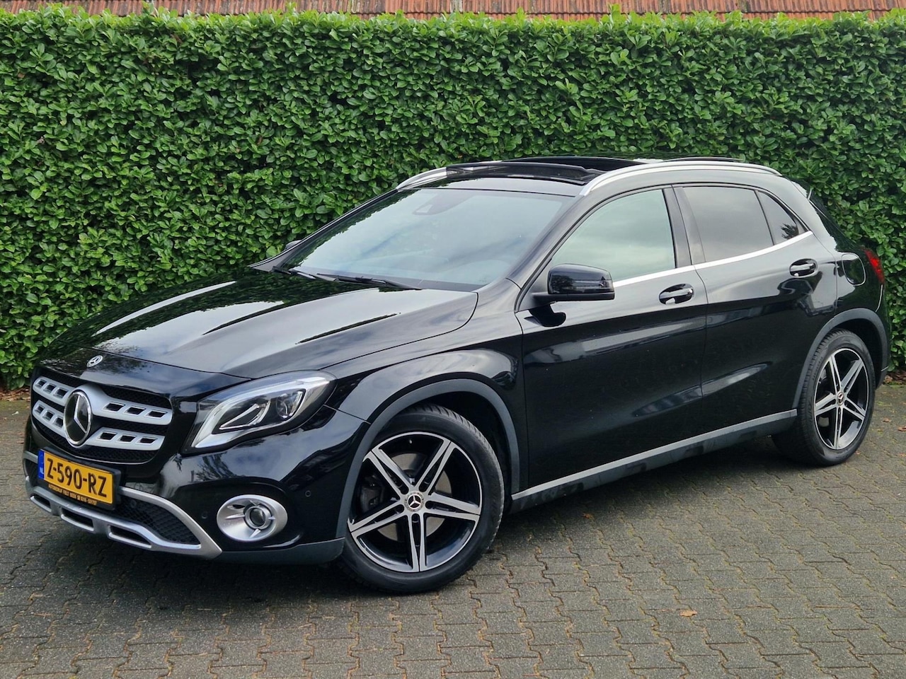 Mercedes-Benz GLA-Klasse - 220 4Matic Premium Plus / Wegklapbare trekhaak / Schuif-kanteldak / Leder bekleding / Dode - AutoWereld.nl