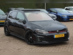 Volkswagen Golf - 2.0 TSI GTI Performance / Akrapovic / Panoramadak / Camera / Keyless / 19'' / Virtual Cock