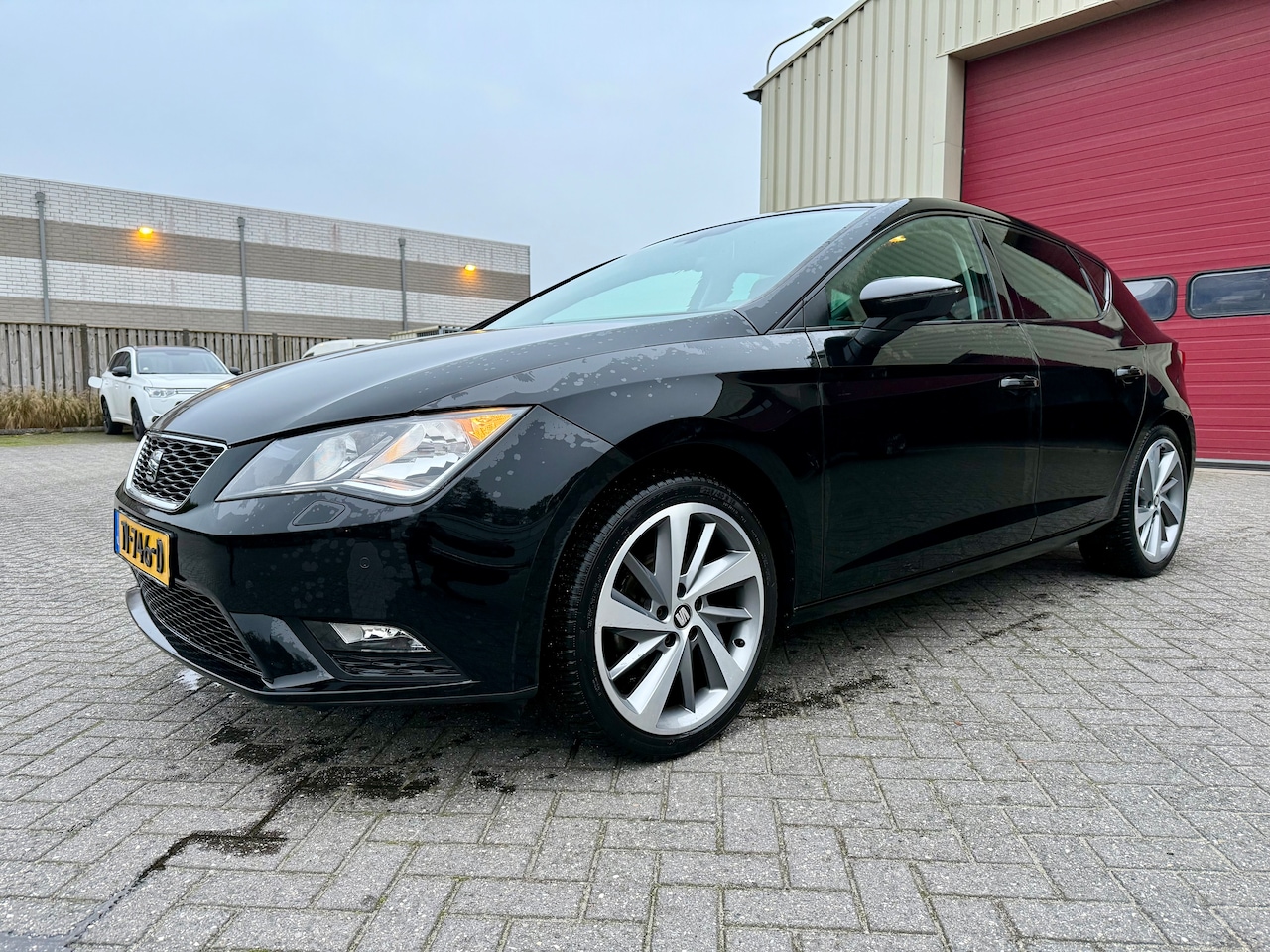 Seat Leon - 1.2 TSI Style Business Stoelverwarming | Apple Carpl | Parksens. | FR-velgen | Climatcont - AutoWereld.nl