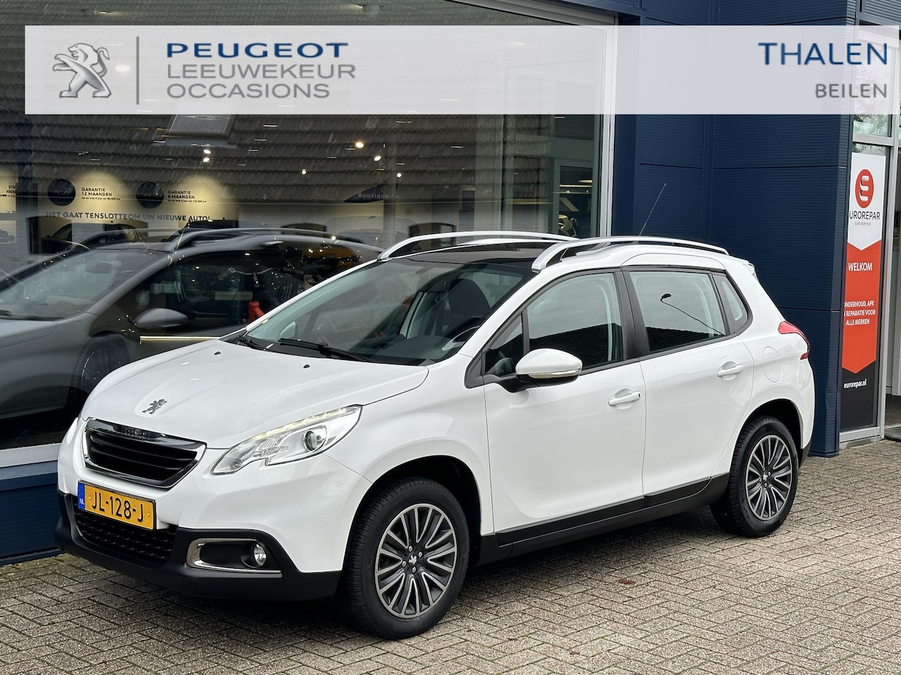 Peugeot 2008 - 1.2 Active Automaat | Panoramadak | Trekhaak | Airconditioning | Cruise Control | 4-seizoe - AutoWereld.nl