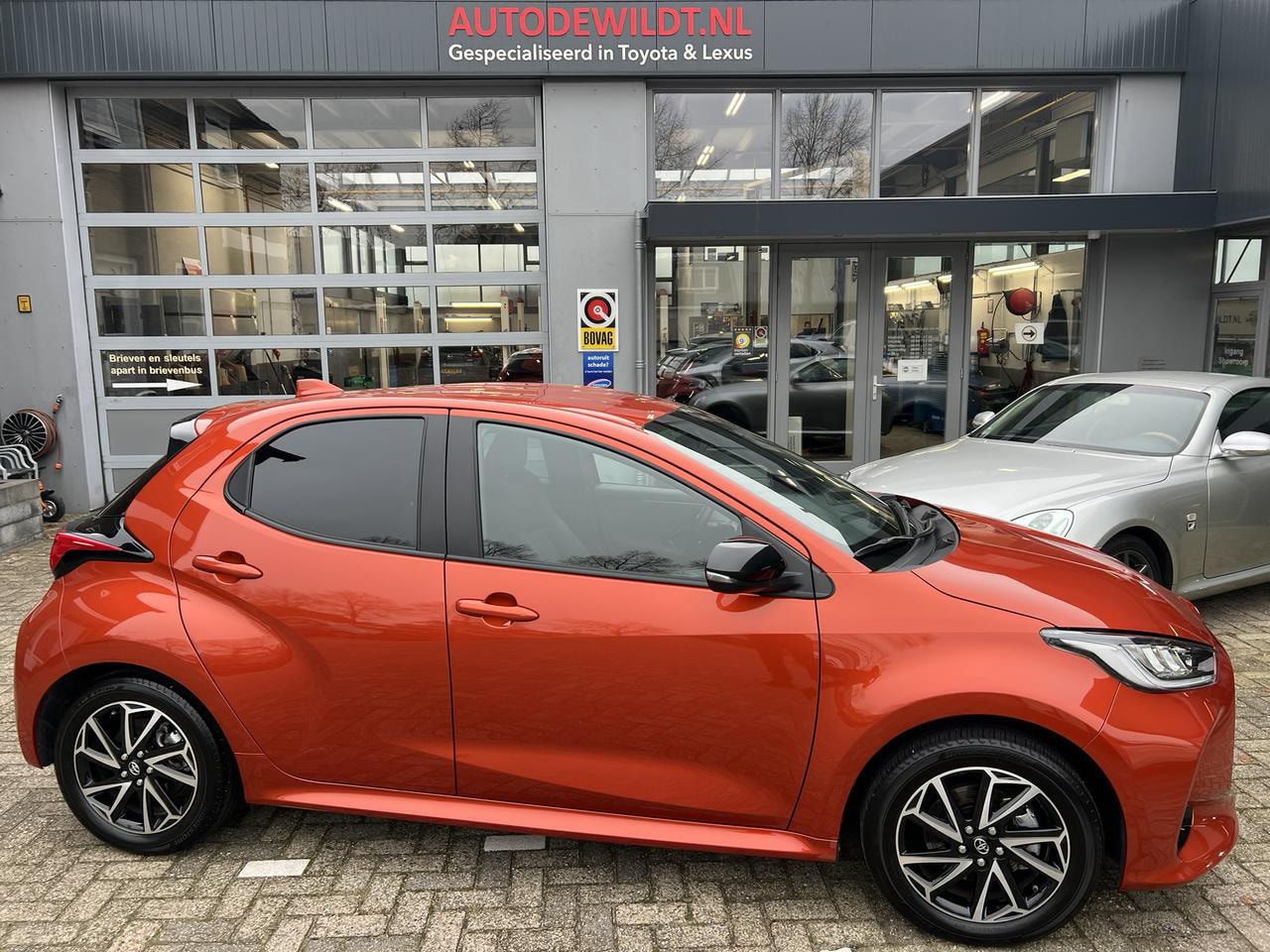 Toyota Yaris - 1.5 Hybrid Style 5-drs A/T + FABRIEKSGARANTIE - AutoWereld.nl