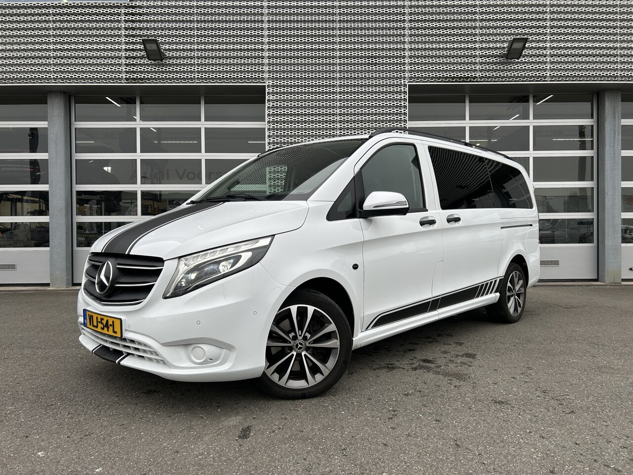 Mercedes-Benz Vito - 240 pk | Leder | Automaat | Led | Dubbele Cabine | Stoelverwarming - AutoWereld.nl