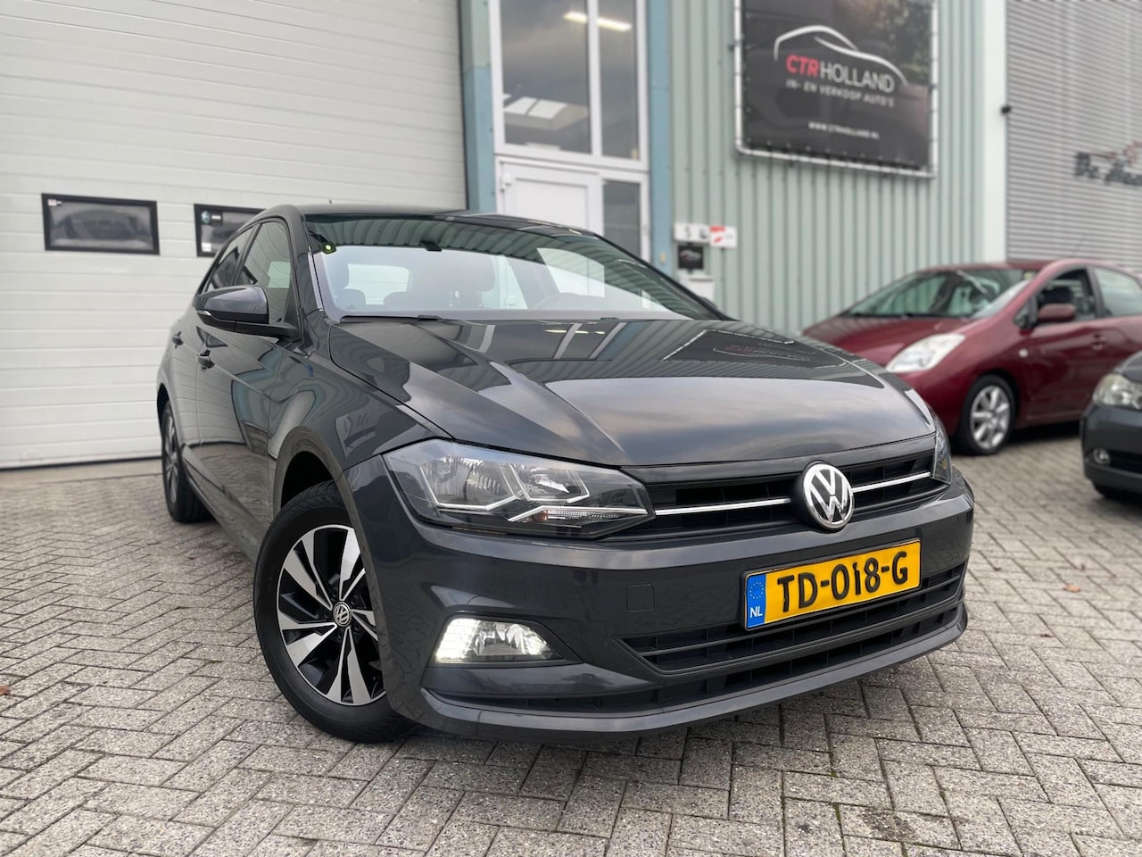 Volkswagen Polo - 1.0 MPI Business (bj 2018) NAVI|AC|LMV|HALF LEER|URANO GREY! - AutoWereld.nl