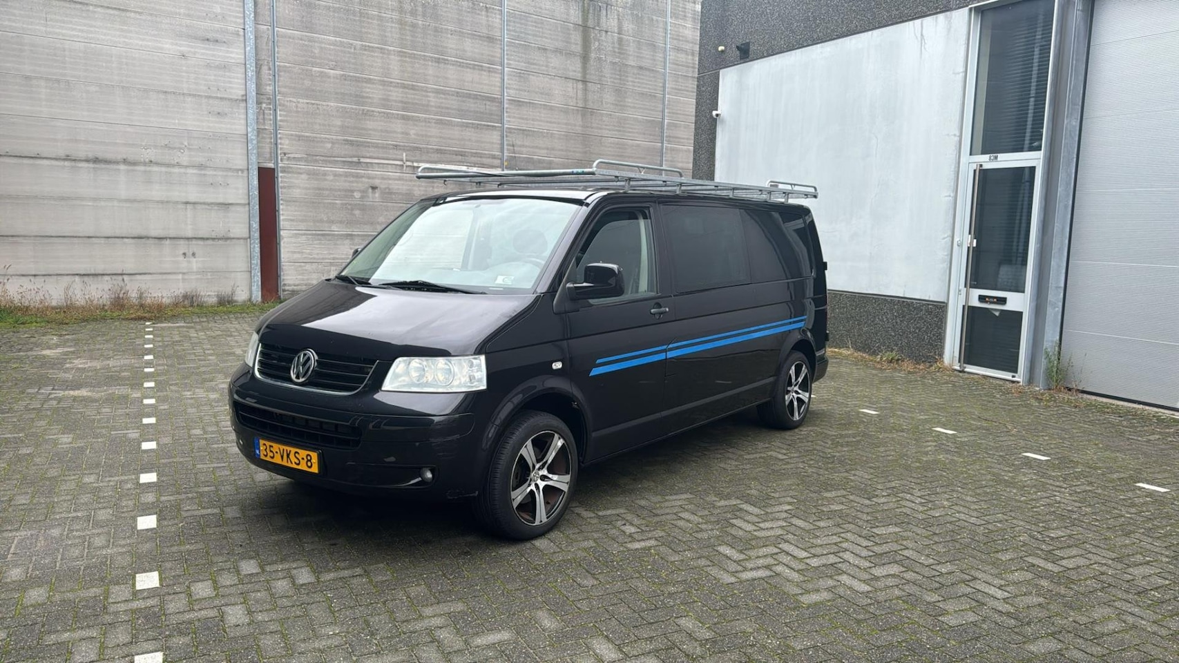 Volkswagen Transporter - 2.5 TDI 340 Comfortline DC 123.000 Nap Airco Leer Lang Zwart 2007 - AutoWereld.nl