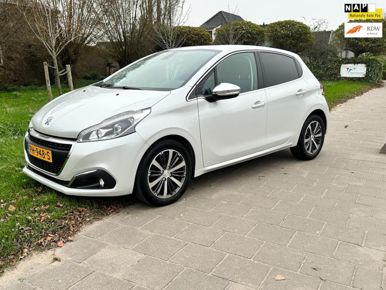 Peugeot 208 - 1.2 PureTech Allure 1.2 PureTech Allure - AutoWereld.nl