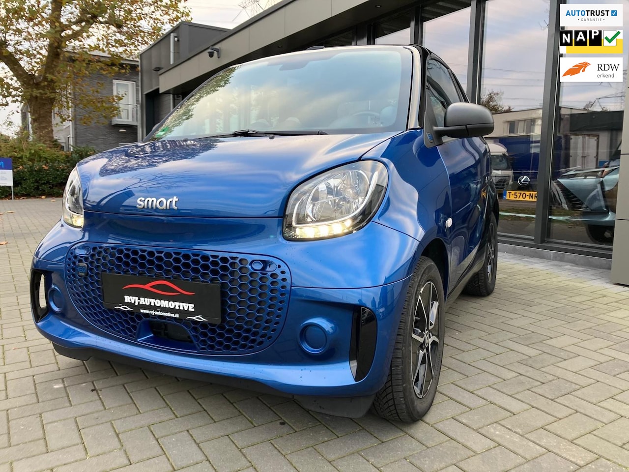 Smart Fortwo cabrio - EQ Essential 18 kWh aico stoelverwarming stuurverwarming super nette auto ideaal voor binn - AutoWereld.nl