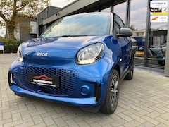 Smart Fortwo cabrio - EQ Essential 18 kWh aico stoelverwarming stuurverwarming super nette auto ideaal voor binn