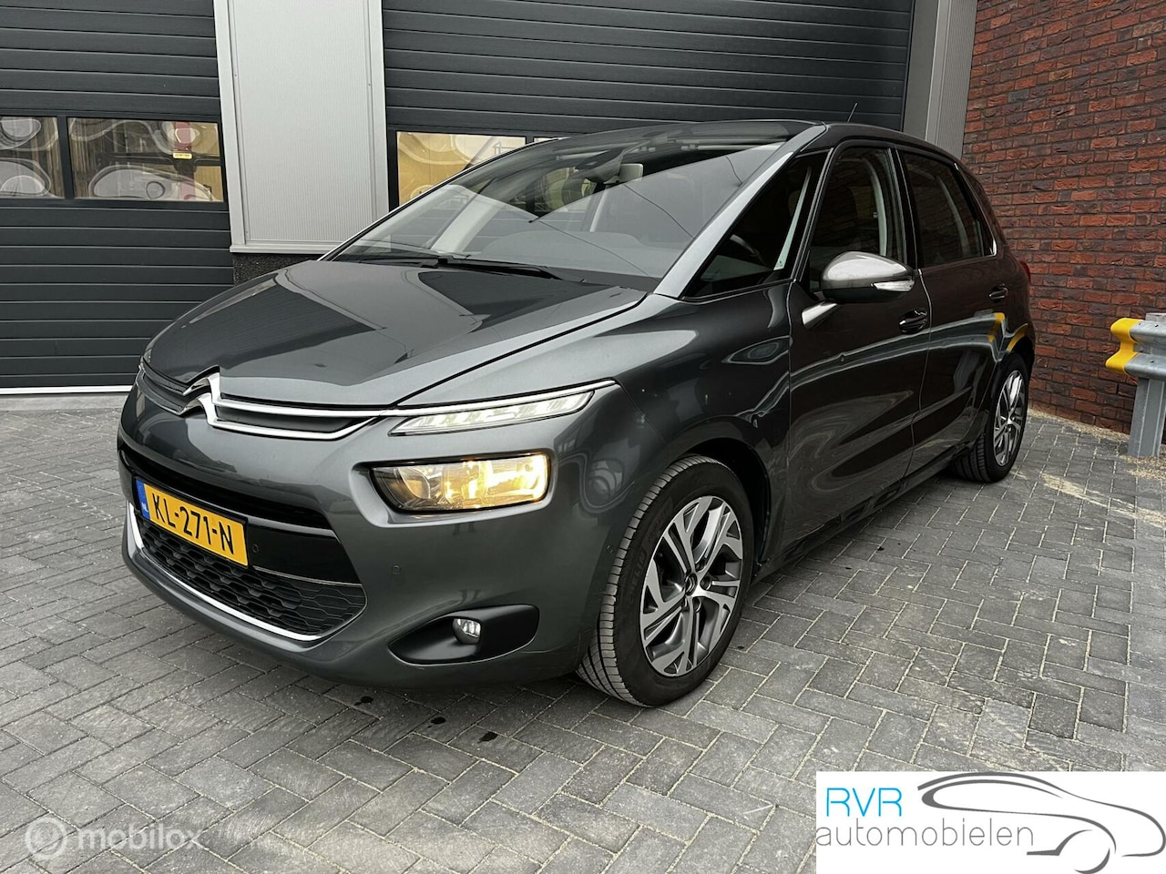 Citroën C4 Picasso - 1.2 PureTech Shine / SCHADE - AutoWereld.nl