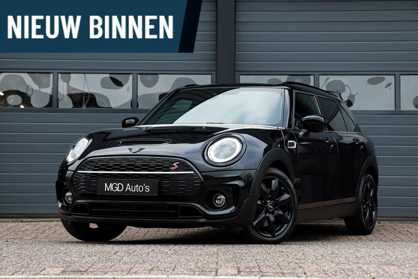 MINI Clubman - 2.0 Cooper S MINI Yours /LED/LEDER/CARPLAY/VIRTUAL/CAMERA/KEYLESS! - AutoWereld.nl