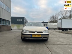 Volkswagen Golf - 1.6 Trendline