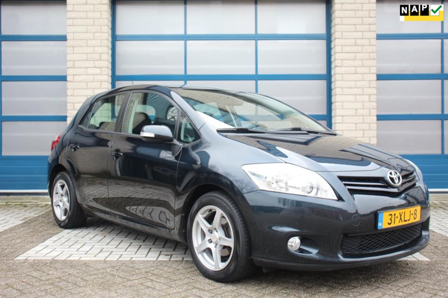 Toyota Auris - 1.6 Dynamic 5drs clima - camera - trekhaak - cruise control - navi - bluetooth - isofix - AutoWereld.nl