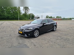 Lexus IS - 300h First Edition dealer onderhouden, veel opties