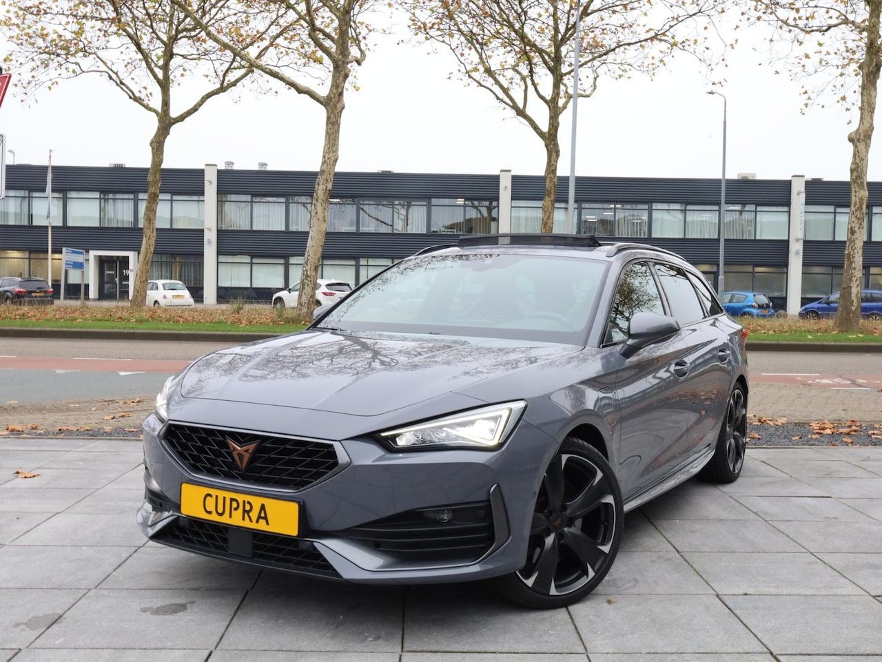 CUPRA Leon Sportstourer - 1.4 e-Hybrid PHEV 245PK | Panodak | Keyless | Camera | Adaptive | 19"Inch | - AutoWereld.nl