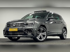 Volkswagen Tiguan - 1.5 TSI ACT Highline R-line*Panoramadak*Trekhaak*Navi*Stoelverw*CruiseContr