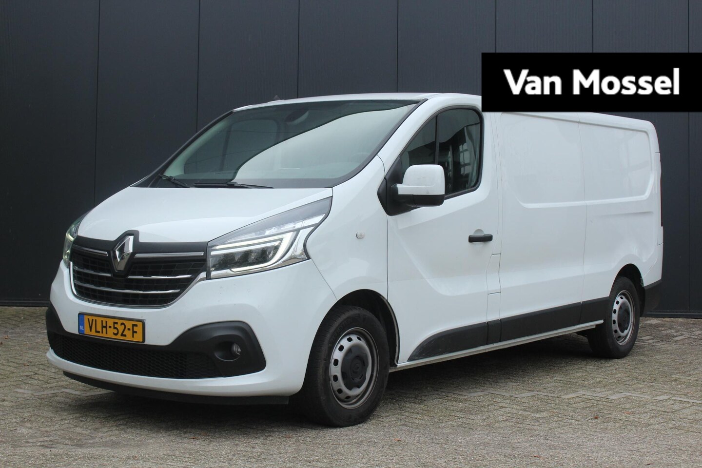 Renault Trafic - 2.0 dCi 120Pk T29 L2H1 Luxe | Navigatie | Apple & Android Carplay | Camera | Trekhaak | Ai - AutoWereld.nl