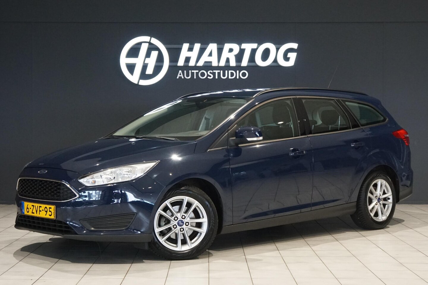 Ford Focus Wagon - 1.0 Trend Edition 100PK + EERSTE EIGENAAR / TREKHAAK / CRUISE CONTROL - AutoWereld.nl