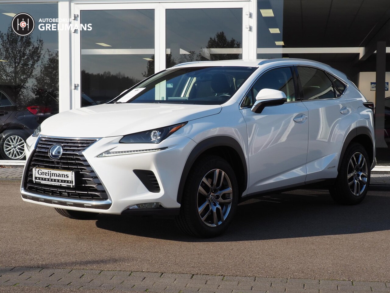 Lexus NX - 300h Business Line 300h Business Line, Leer| Carplay| Adapp. Cruise - AutoWereld.nl