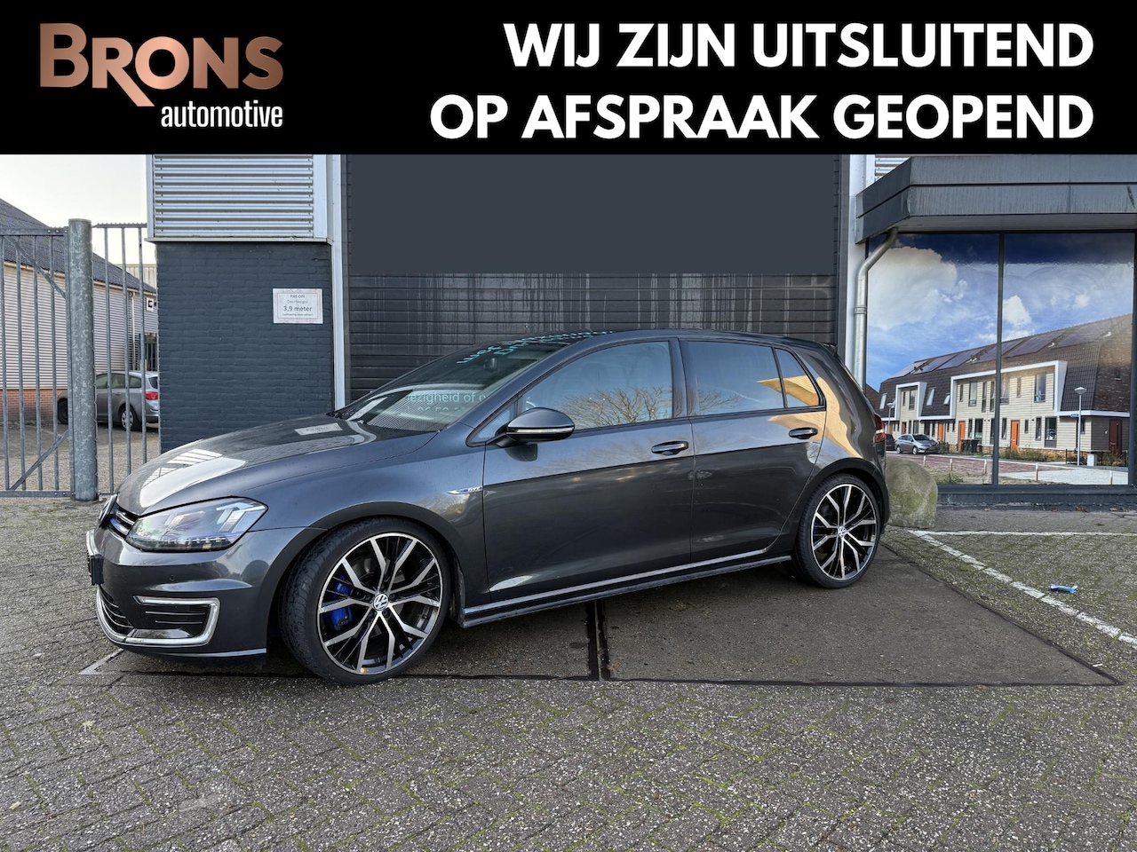 Volkswagen Golf - 1.4 TSI GTE automaat l 19 inc l verlaagd - AutoWereld.nl