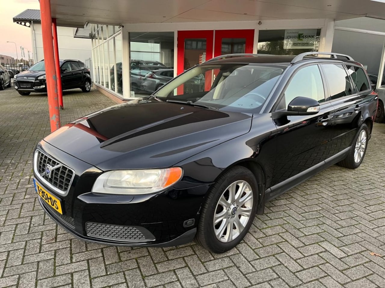 Volvo V70 - 2.0 145PK Momentum TREKHAAK/YOUNGTIMER/ONDERHOUDSHISTORY - AutoWereld.nl