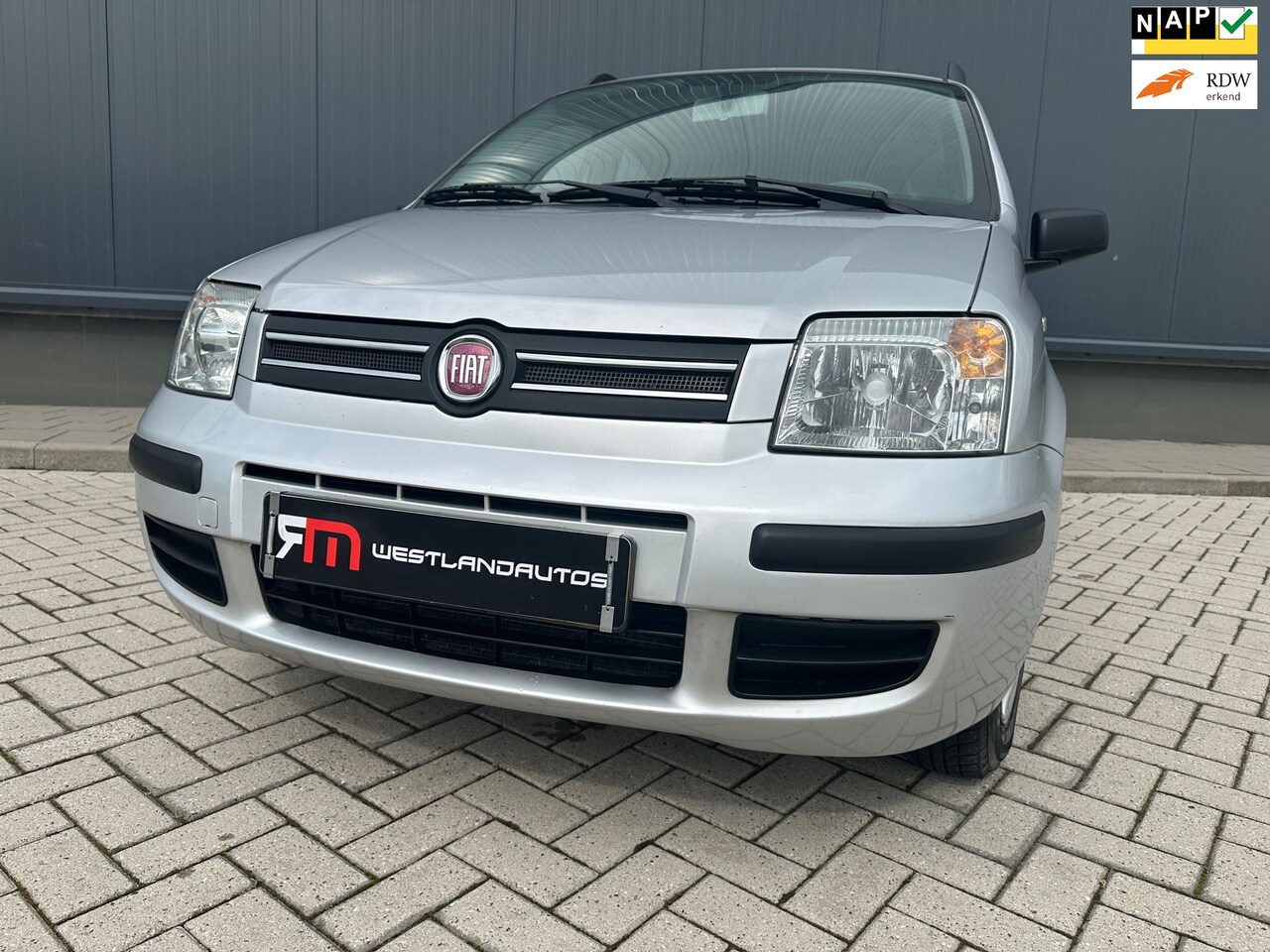 Fiat Panda - 1.2 Young/airco/Nieuwe APK/elekt ramen/ central lock/lm velgen/radio cd/onderhb aanwezig/2 - AutoWereld.nl