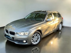 BMW 3-serie Touring - 318i |panno| Led | Navi |