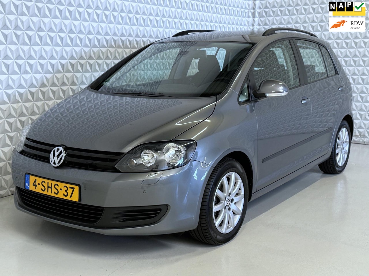 Volkswagen Golf Plus - 1.6 TDI in nette staat! * 131.000km * (2013) - AutoWereld.nl