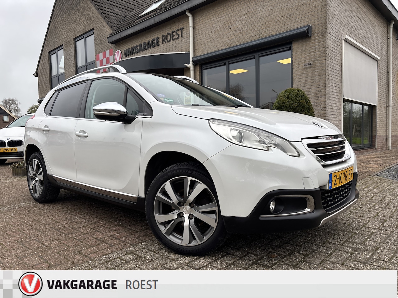 Peugeot 2008 - 1.6 VTi Féline Navigatie / Trekhaak / Panoramadak - AutoWereld.nl