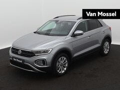 Volkswagen T-Roc - 1.0 TSI Life Edition 116 PK | Dodehoek sensoren | Parkeersensoren | Navigatie | LED koplam