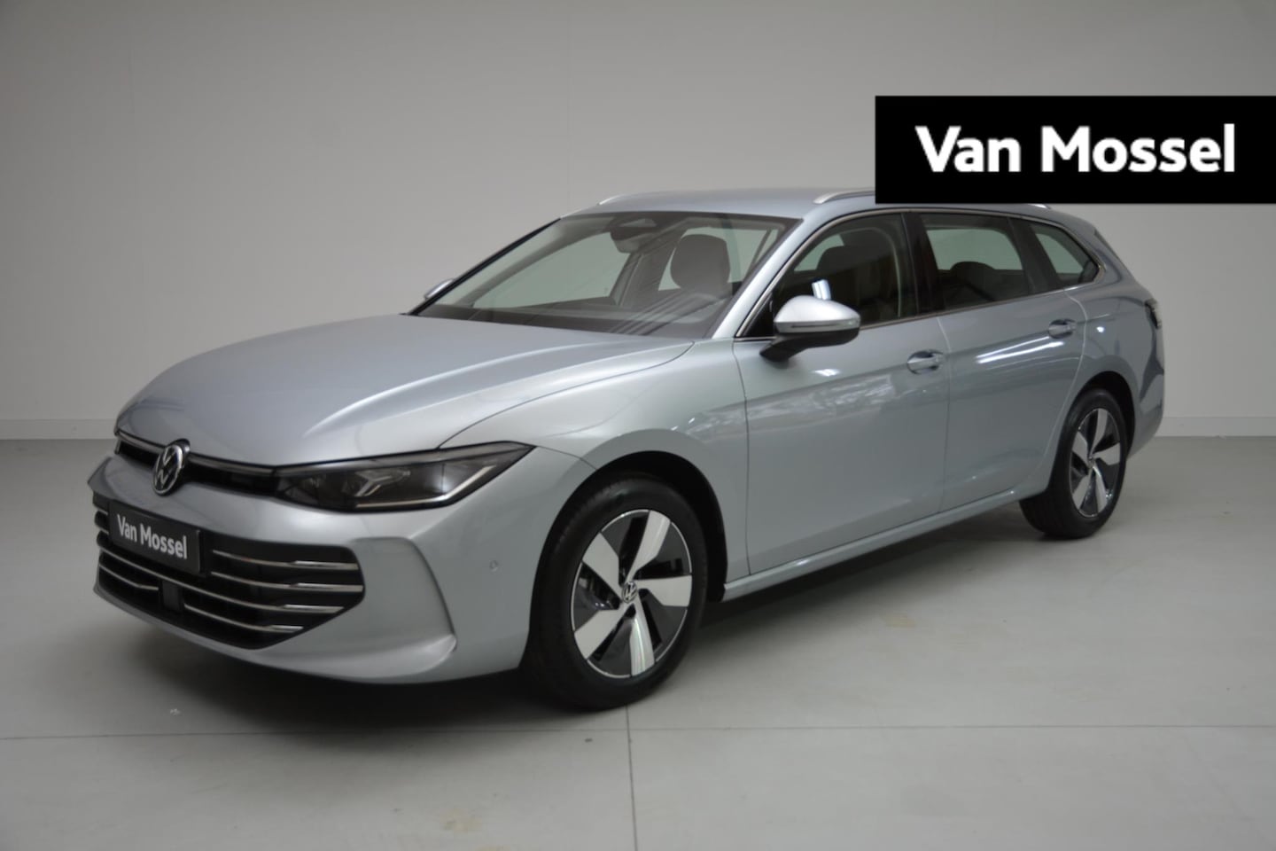 Volkswagen Passat Variant - 1.5 eTSI Business 150 PK DSG | Automaat | Navigatie | Stoelverwarming | Stuurverwarming | - AutoWereld.nl